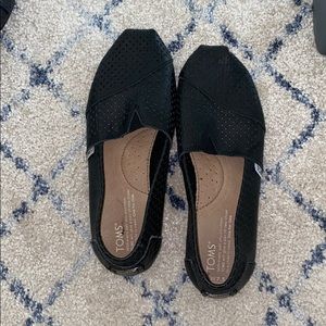 Black leather Toms